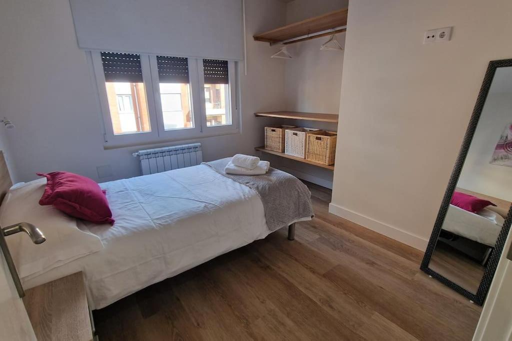 Apartamento Aires De Tineo Oviedo Eksteriør bilde