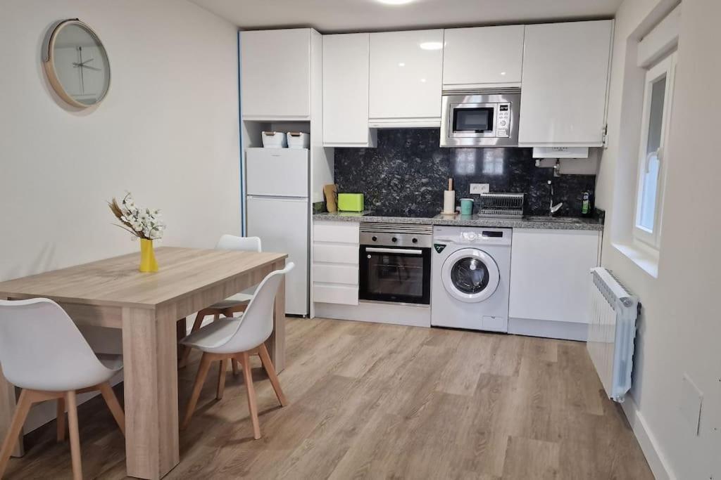 Apartamento Aires De Tineo Oviedo Eksteriør bilde
