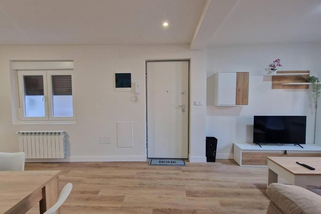 Apartamento Aires De Tineo Oviedo Eksteriør bilde